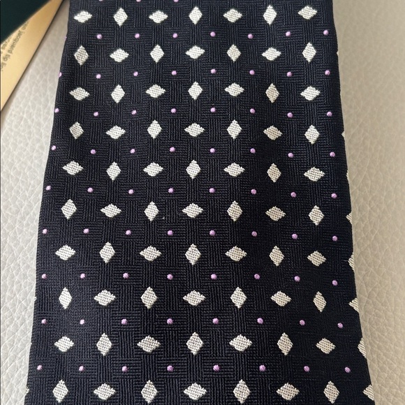 Lauren Ralph Lauren 100% Silk Men’s Black and Ivory Tie - Picture 2 of 6